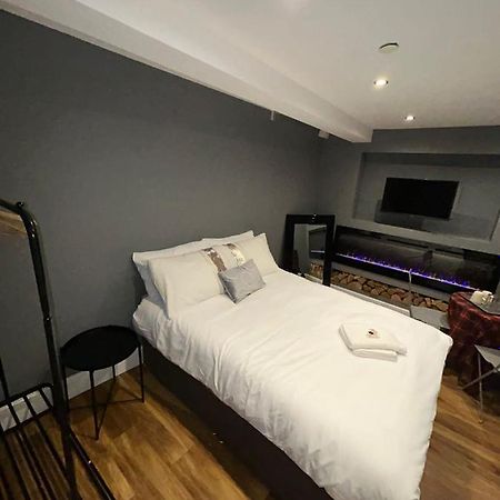 Cosy Double Bed With Fire Place Edinburgh Bagian luar foto